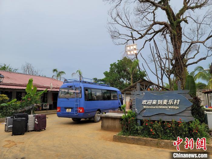 电视剧《欢迎来到麦乐村》在海南万宁搭建的“麦乐村”。　王晓斌 摄